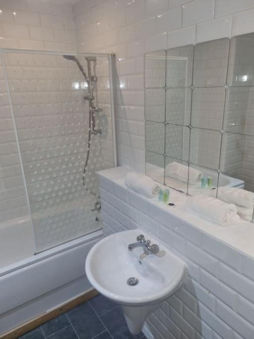 65 Renfield St 2 Bed Apartment Glasgow Eksteriør bilde